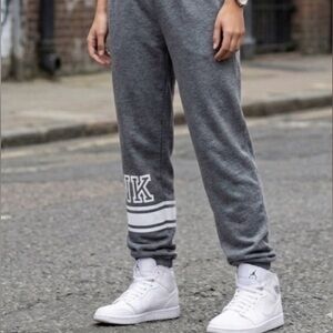 🩶🤍 Victoria’s Secret “PINK” Fleece Campus Joggers 🤍🩶